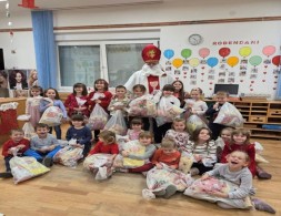 PODJELA SLATKIH PAKETIĆA POVODM SV.NIKOLE