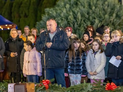 1. advenska svijeća (1 of 1)-2-DeNoiseAI-denoise