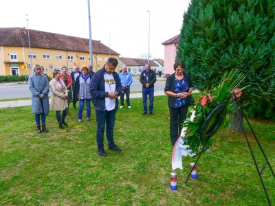 Polaganje vijenca-svi sveti (1 of 1)-10