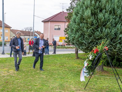 Polaganje vijenca-svi sveti (1 of 1)-17