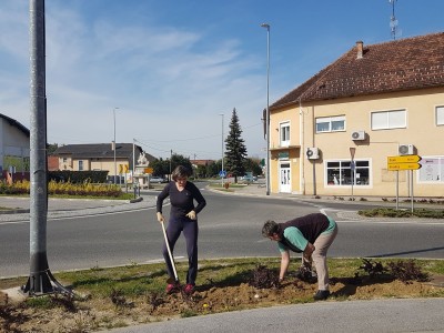 Už1
