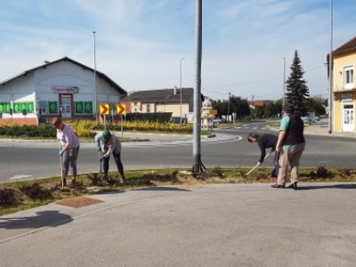 Už2