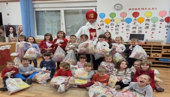 PODJELA SLATKIH PAKETIĆA POVODM SV.NIKOLE